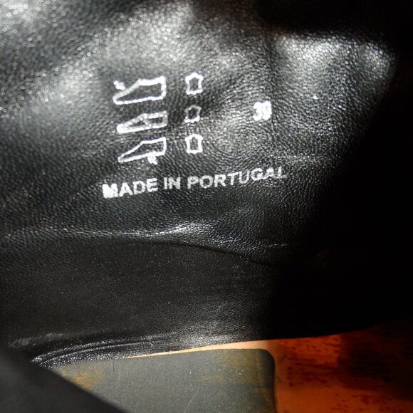 Balmain Black Calf Leather Quilted Ankle Boots w/Silver Cap Toe Size 39B - Picture 14 of 16